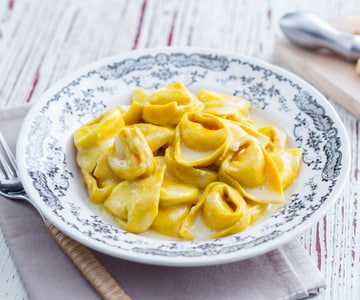 Cappellacci mit Kurkuma, Butter und Grana Padano