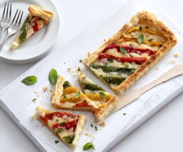 Herzhafter Kuchen mit Paprika und Käse