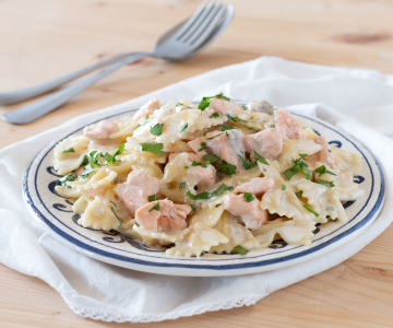 Farfalle mit frischem Lachs