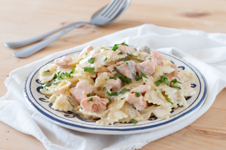Farfalle mit frischem Lachs