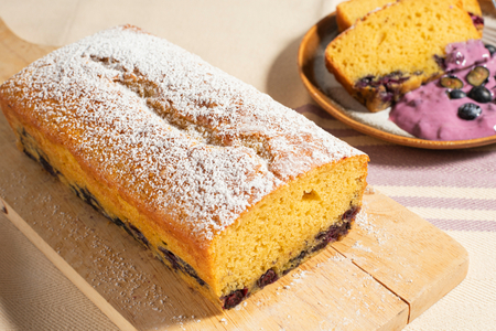 Vier Viertel mit Joghurt