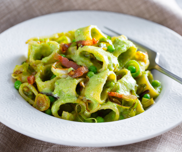 Pasta mit Erbsencreme und Guanciale