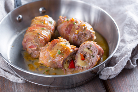 Fleisch- und Speckrouladen