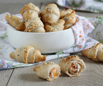 Blätterteig-Croissants mit Lachs