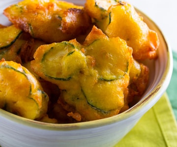 Zucchini- und Pecorino-Wolken