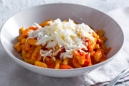 Kartoffel-Cavatelli mit Kirschtomaten und Ricotta