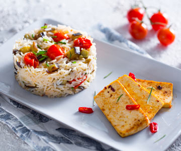 Würziger gebratener Tofu mit Reis