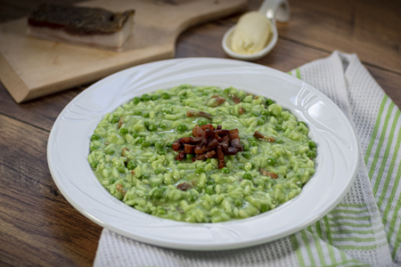 Risotto mit Speck und Erbsencreme