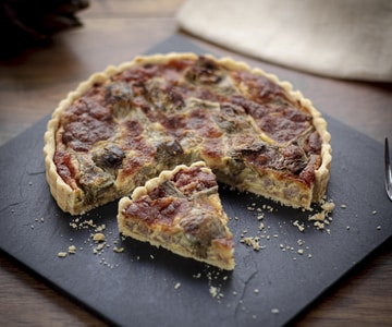 Quiche mit Artischocken und Wurst