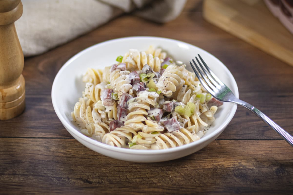 Pasta mit Robiola und Speck