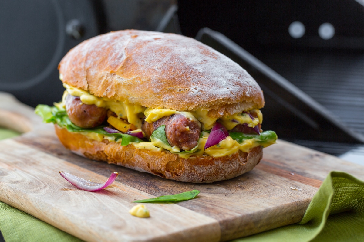 Verzini vom Grill mit Paprika und Zwiebeln