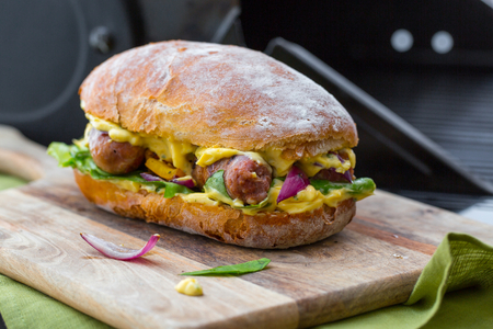 Verzini vom Grill mit Paprika und Zwiebeln