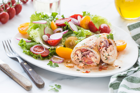 Gefüllte Calamari mit Feta und Kirschtomaten