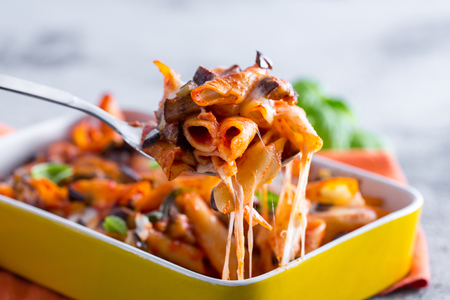 Ofenpasta mit Auberginen