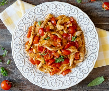 Putenstreifen mit Kirschtomaten