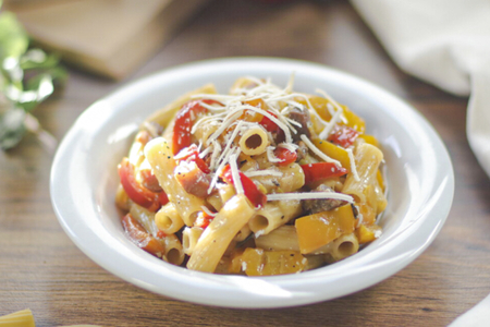 Pasta mit Paprika und Speck