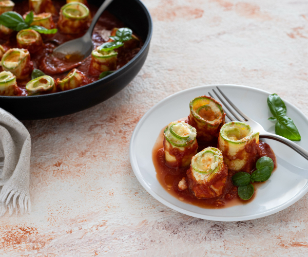 Zucchiniröllchen in Sauce