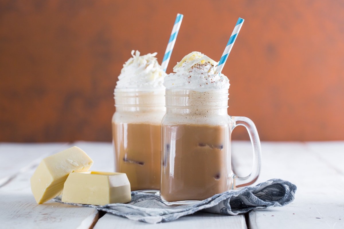 Einfach zuzubereitende weiße Schokolade