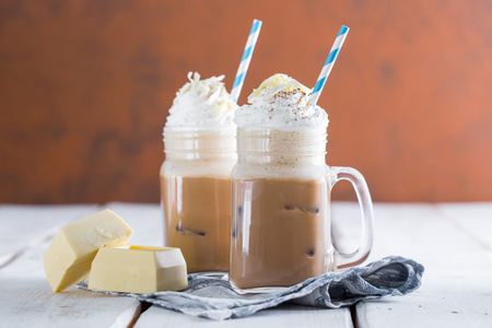 Einfach zuzubereitende weiße Schokolade