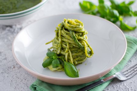 Trenette mit Pesto, Kartoffeln und grünen Bohnen