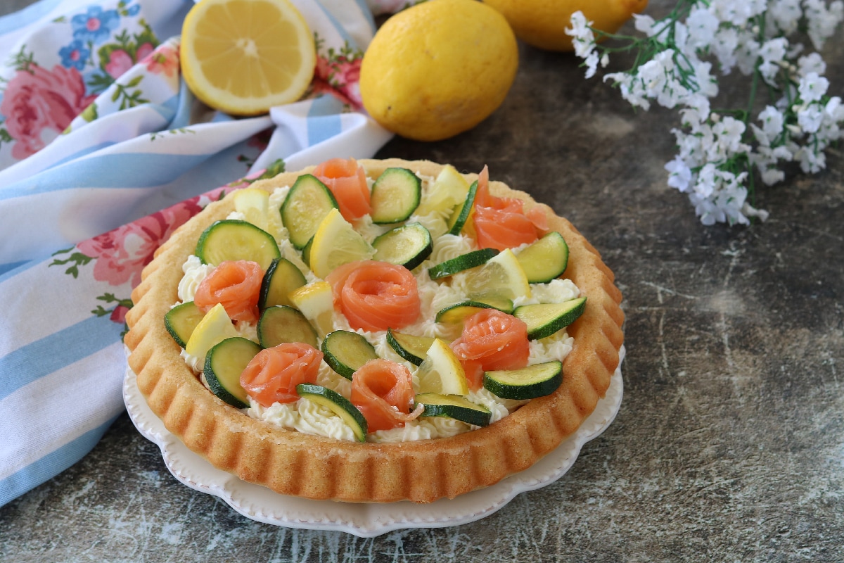 Weiche Torte mit Zucchini und Lachs