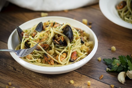 Pasta mit Miesmuscheln und Semmelbrösel