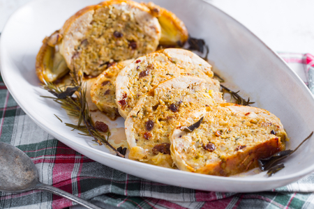 Gefülltes Festtagshähnchen