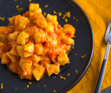 Gnocchi mit Seeteufel-Ragout und Bottarga