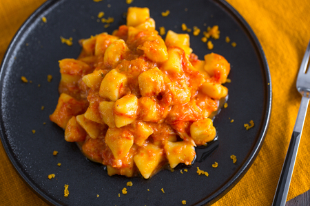 Gnocchi mit Seeteufel-Ragout und Bottarga
