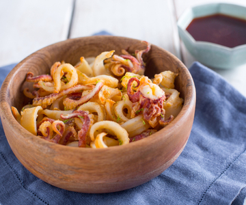 Gebratene Tintenfische mit Limette