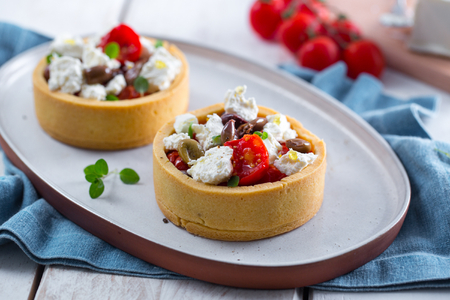 Herzhafte Törtchen mit Robiola