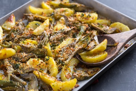 Artischocken und Kartoffeln