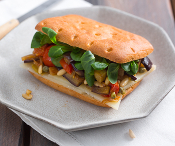 Glutenfreies Focaccia mit Caponata