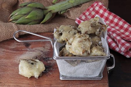 Zeppole mit Artischocken