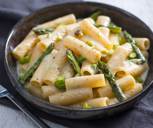 Nudeln mit Spargel und Fontina