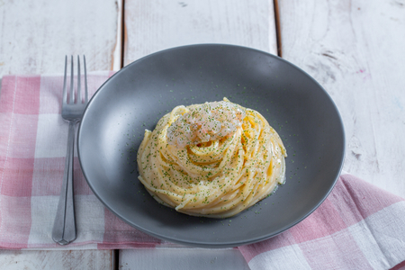 Spaghetti mit gerösteter Zitrone und Garnelen