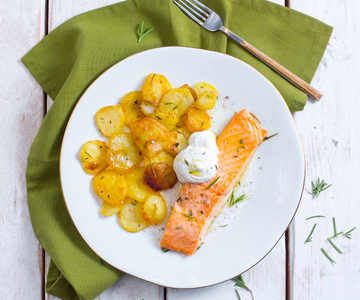 Lachs und Kartoffeln aus dem Ofen