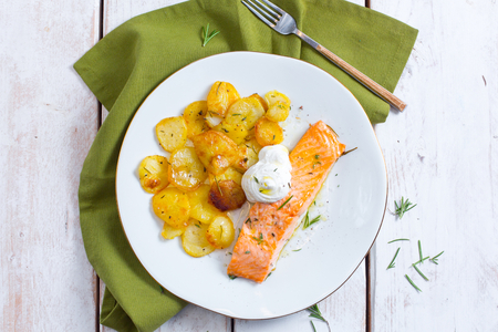 Lachs und Kartoffeln aus dem Ofen