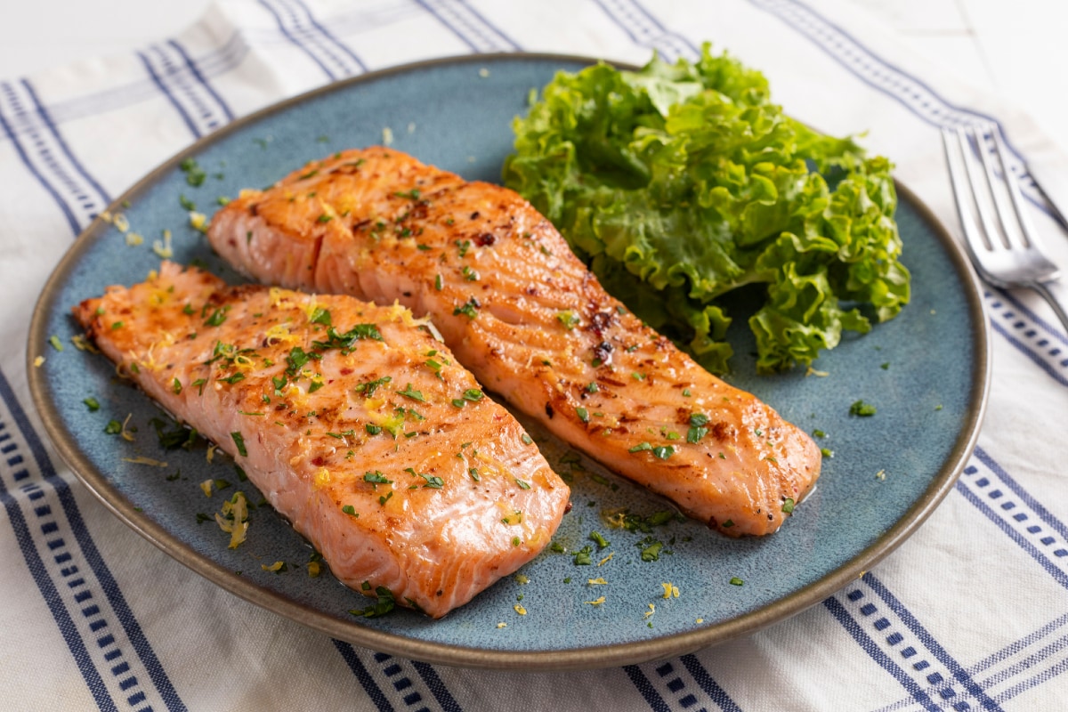 Lachsfilet in der Pfanne