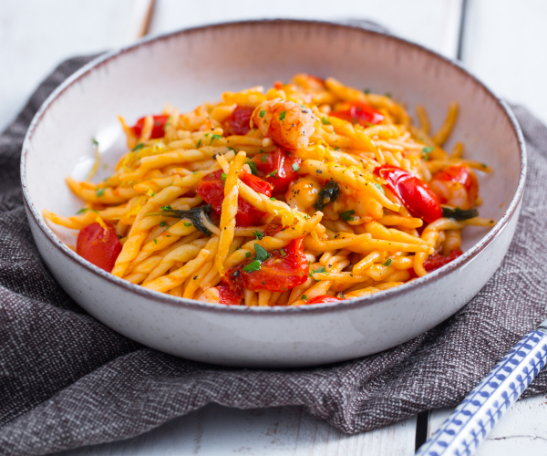 Pasta mit Kirschtomaten und Garnelen