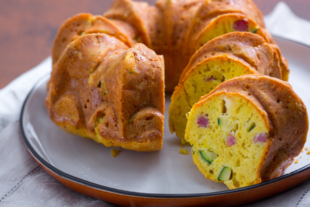 Herzhafter Gugelhupf