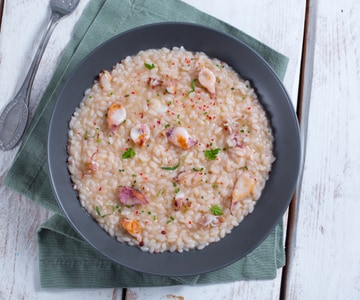 Risotto mit kleinen Tintenfischen und Kräutern