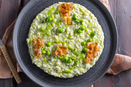 Risotto mit Erbsencreme und Guanciale