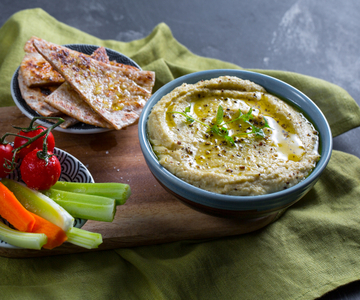 Hummus mit Artischockenstielen