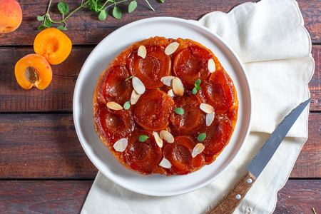 Schnelle Aprikosen-Tarte Tatin