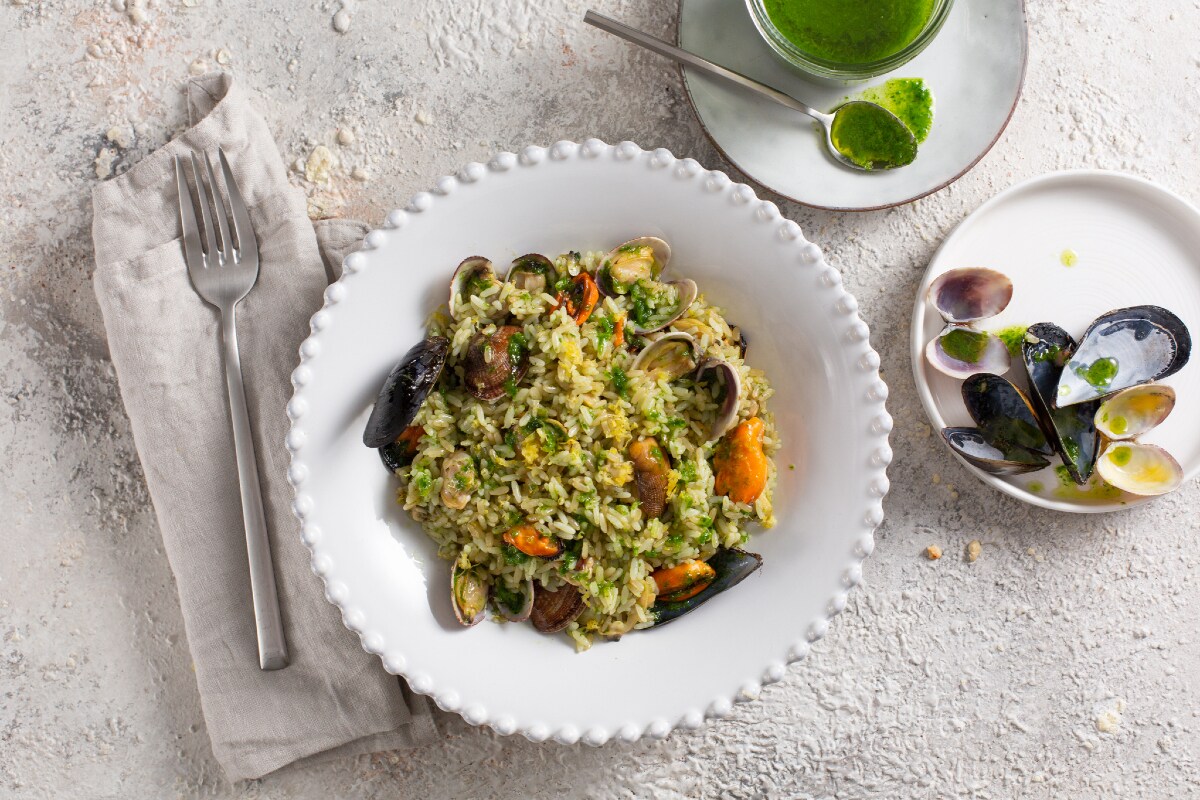 Reissalat mit Petersilienpesto und Meeresfrüchten
