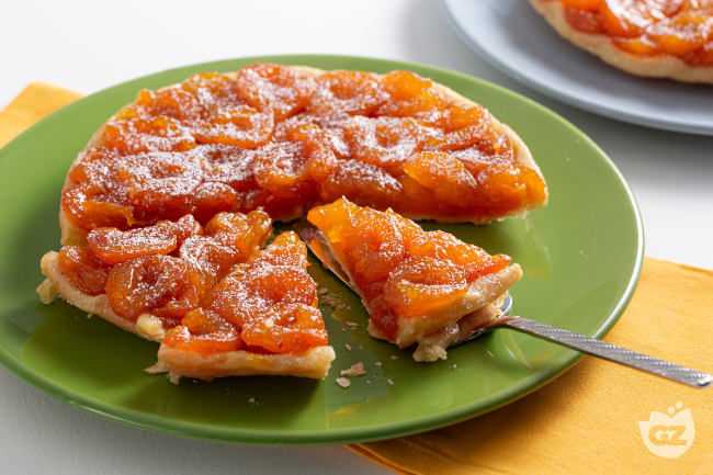 Aprikosen-Tarte-Tatin - Italienische Rezepte von GialloZafferano
