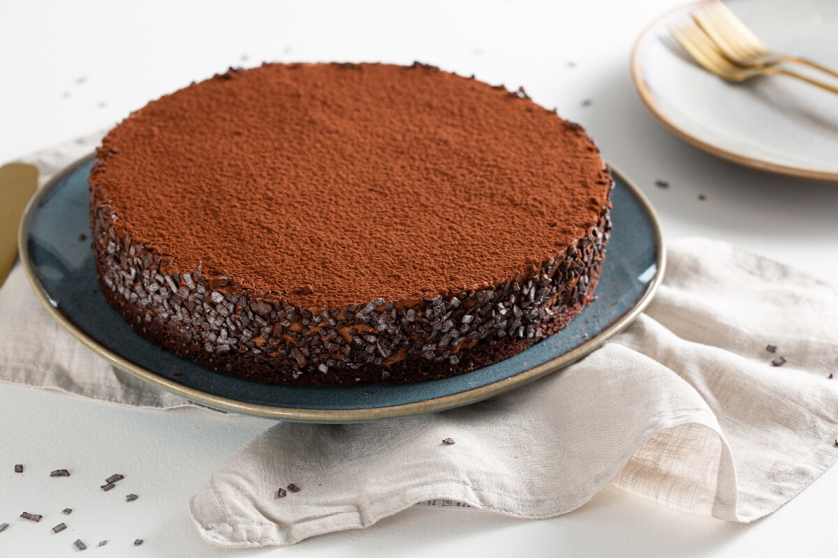 Mousse-Torte aus Bitterschokolade auf Sablé-Boden