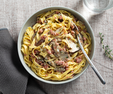 Tagliatelle mit Pilzen und Wurst