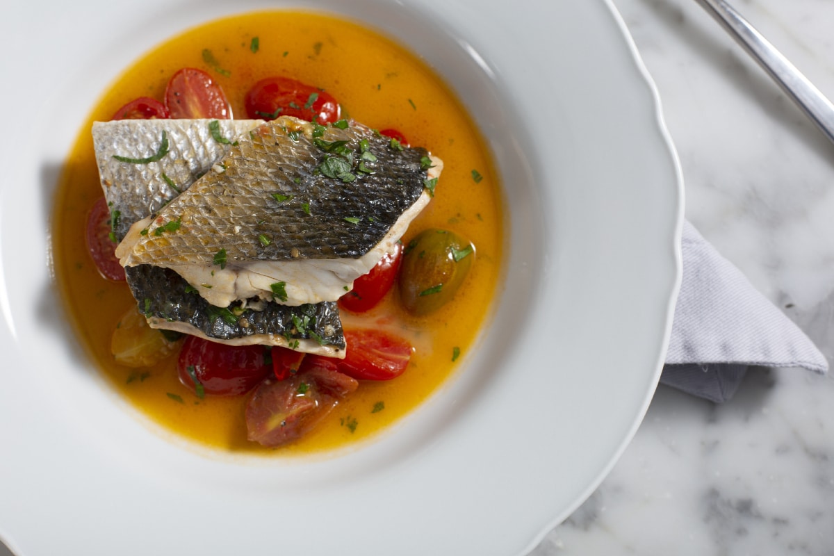 Wolfsbarsch 'all'acqua pazza'